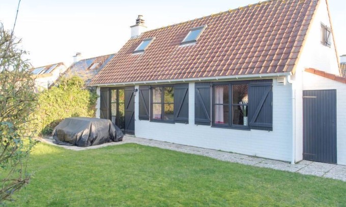 De Haan Casa | V32 with parking and shared pool by Interhome
