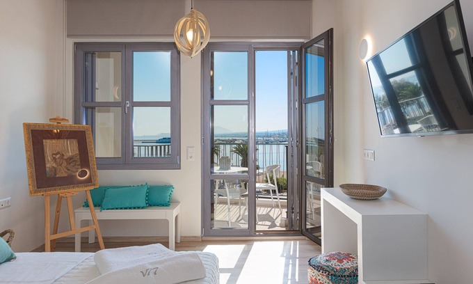 Old Town Rethymnon Casa | V77 Seafront Leto Suite with roof top hot tub.