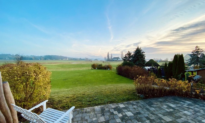 Middelhagen Casa | Casa de vacaciones con vistas despejadas al agua, 4 dormitorios, 2 baños, sauna, chimenea.