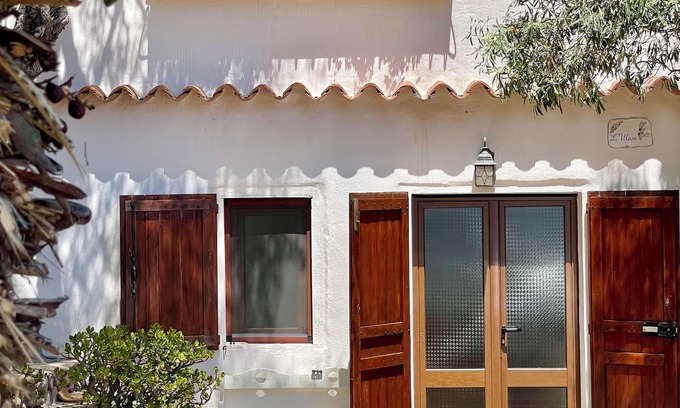 Baunei Casa | Pequeña casa rodeada de vegetación