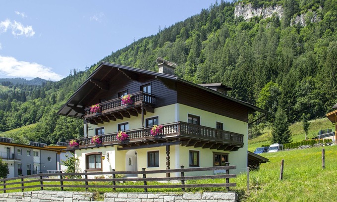 Bruck an der Grossglocknerstrasse Casa | Vacation home Alpenrose