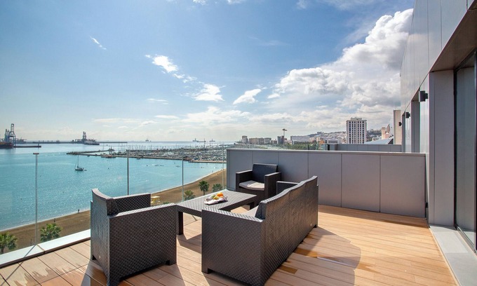 Las Palmas de Gran Canaria Apartamento | Apartamento de vacaciones 'Penthouse Sun Beach Best View' con vistas al mar y aire acondicionado