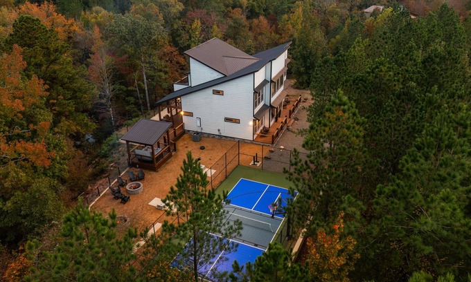 Golden Cabina | Vacana-D2C, Creek, PickleBall/Basketball, Game Room, EV Pets