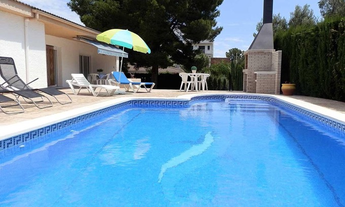 Costa Dorada Casa | Casa cerca del mar con piscina privada, aire opcional, wifi, admite mascotas y cerca de playa para perros