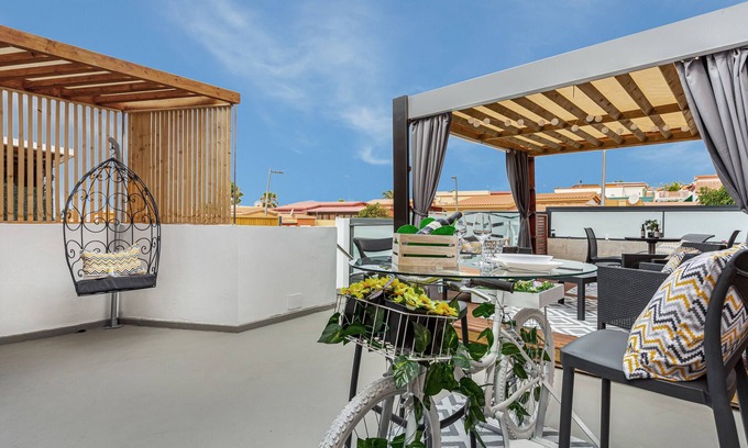 Caleta de Fuste Apartamento | Apartamento de vacaciones 'Mar Y Sol' con terraza privada y Wi-Fi