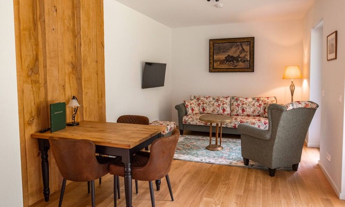 Burg-Dorf Apartamento | Vacation apartment "Leipe" (ground floor) - in the four-sided courtyard