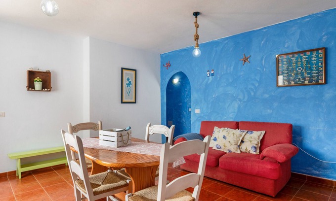 Caleta de Sebo Apartamento | Apartamento de vacaciones 'Apartamento La Caletilla' con vistas al mar, terraza privada y Wi-Fi