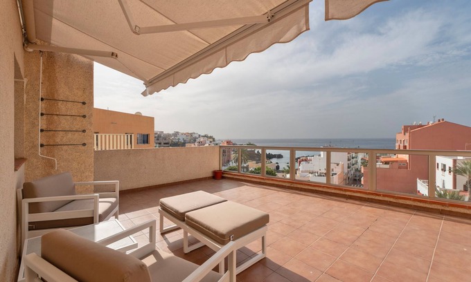 Alcala Apartamento | Apartamento de vacaciones 'Ático Bellavista Alcalá' con terraza privada y Wi-Fi