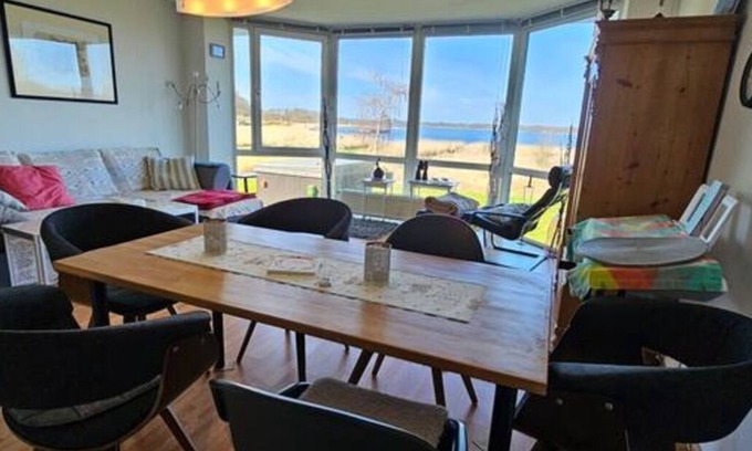 Stexwig Apartamento | Vacation apartment 2 on the small harbor waterfront property