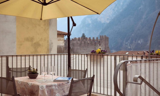 Canale di Tenno Apartamento | Apartamento de vacaciones "Ania Vista Castello" con vistas a la montaña y terraza