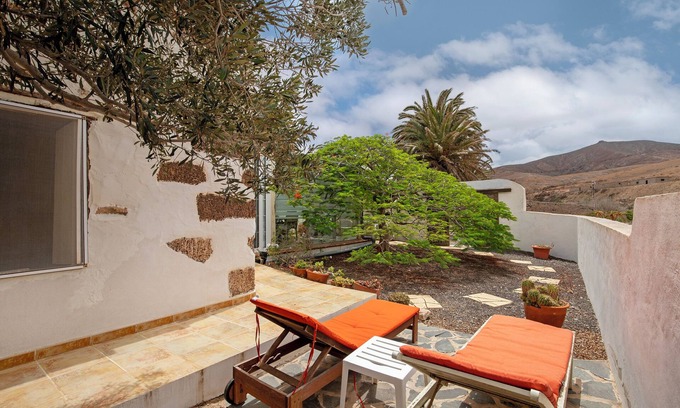 Valle de Santa Ines Apartamento | Apartamento de vacaciones 'Casa De Campo' con terraza privada, jardín privado y Wi-Fi