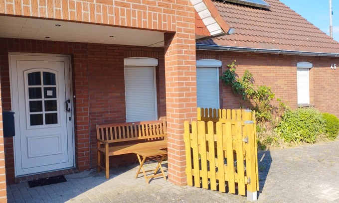 Buttforde Condominio | Vacation apartment close to the North Sea with own entrance, 2 bedrooms, 2 bathrooms, living room, kitchen