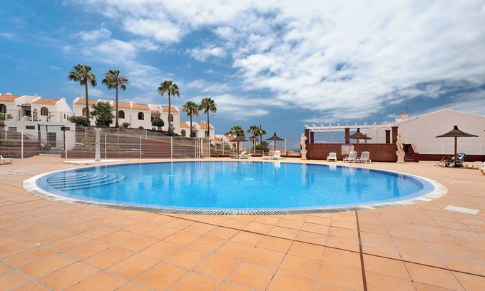 Costa Adeje Apartamento | Apartamento de vacaciones 'Torviscas Endless Summer' con vistas al mar, piscina compartida y Wi-Fi