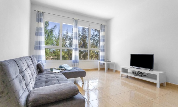 Puerto Lajas Apartamento | Apartamento de vacaciones 'Somar' con vistas a la montaña, terraza privada y Wi-Fi