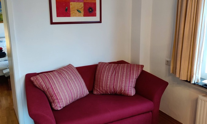 Emden Condominio | Vacation apartment Jantje in Emden city center with garden directly on the canal