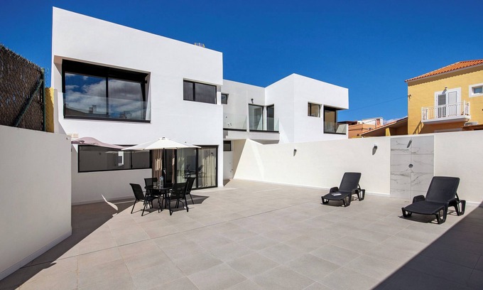Pajara Apartamento | Apartamento de vacaciones 'Las Cuestitas Sol' con vistas a la montaña, terraza privada y Wi-Fi