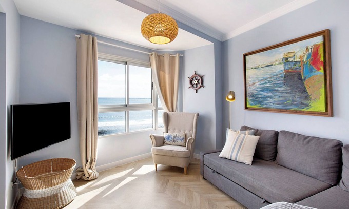 Playa de Arinaga Apartamento | Apartamento de vacaciones 'Ocean Side Arinaga' con vistas al mar y Wi-Fi