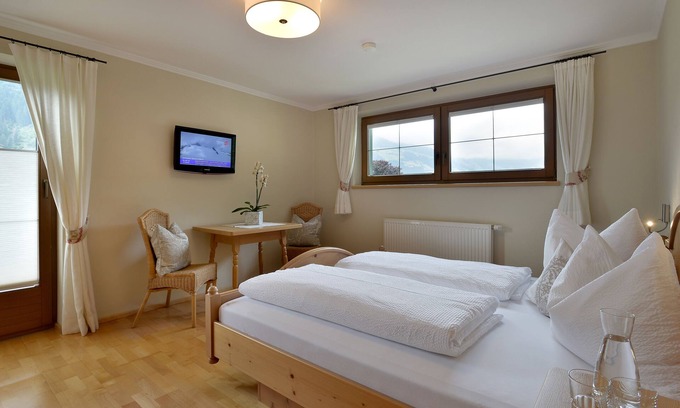 Mayrhofen Apartamento | Vacation apartment Pension Eberharter in Mayrhofen, centrally but quietly located