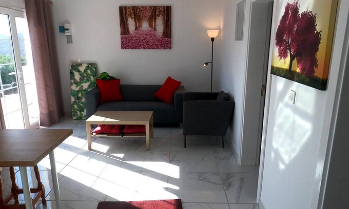 Macher Apartamento | Apartamento vacacional 'Rosa Eden' con vistas a la montaña, balcón y Wi-Fi
