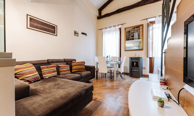 Cagliari Apartamento | Apartamento de vacaciones "Suite Villanova" con Wi-Fi, aire acondicionado y balcón