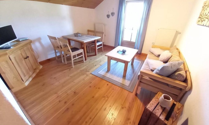 Riedlhutte Apartamento | Vacation apartment Veilchen on the upper floor for up to 2 people