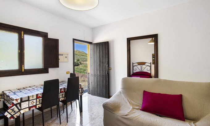 Galdar Casa | Apartamento de vacaciones 'Villa Palomino' con vistas a la montaña, terraza privada y Wi-Fi