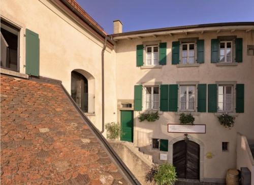 Busserach Apartamento | Vacation apartment with batAppartement de vacances avec sanitaires et cuisinehroom and kitchen