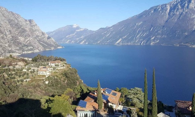 Campi Apartamento | Vacation apartment with 2 bedrooms in Tremosine with mega views of Lake Garda