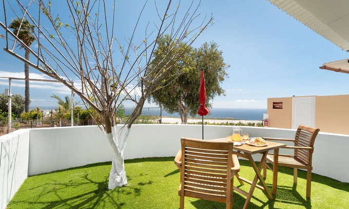 Armenime Apartamento | Vacaciones 'Beautiful Sea View and Pool Finca 4' con piscina compartida, terraza privada y Wi-Fi