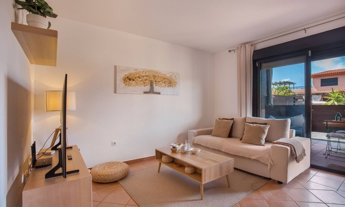 La Oliva Apartamento | Vacaciones 'Casa Del Amanecer' con vistas al mar, piscina compartida y Wi-Fi