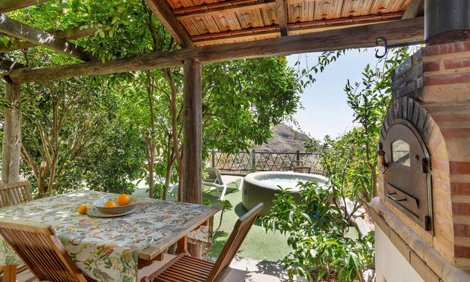 Las Lagunetas Apartamento | Vacaciones 'Casa Fuente Hervera' con vistas a la montaña, Wi-Fi y aire acondicionado