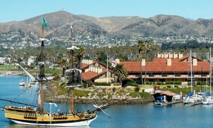 Ventura Condominio | Año nuevo, diciembre de 2019, costa de California, puerto Ventura, océano Pacífico.