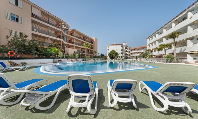 Los Cristianos Apartamento | Vacaciones 'Cozy Los Cristianos' con vistas al mar, piscina privada y Wi-Fi