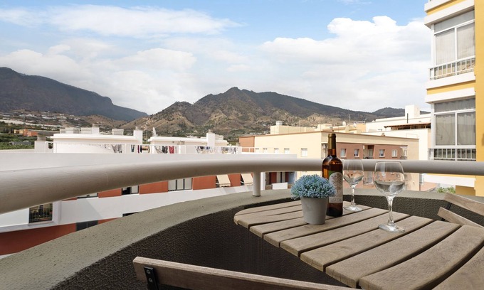 Los Llanos Apartamento | Casa de vacaciones 'Mederos 20' con vistas a la montaña, balcón y Wi-Fi