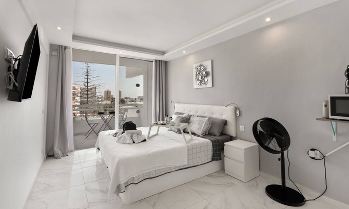 El Madronal Apartamento | Apartamento de vacaciones 'Las Americas Evening Escape' con vistas al mar, piscina privada y Wi-Fi