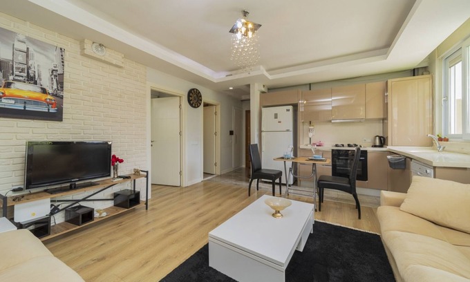Antalya City Centre Apartamento | Vacation Flat w Balcony 15 min to Beach in Antalya
