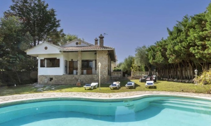 Can Carbonell Casa | Vacation home Izan in Caldes de Malavella - 6 persons, 3 bedrooms