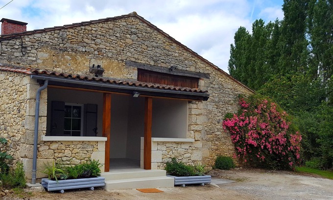 Villeneuve-de-Duras Casa | Casa de vacaciones "La Petite Maison" en la Viña