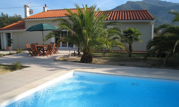 Laroque-des-Alberes Casa | Casa de vacaciones con piscina privada a los pies de los Pirineos y cerca de la playa.
