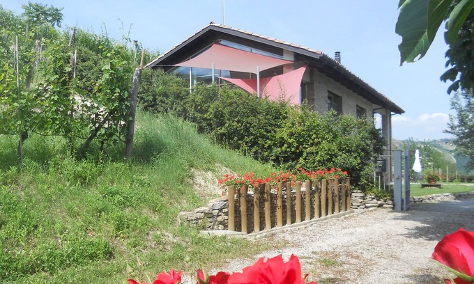 Serralunga d'Alba Cabaña | Vacation home surrounded by the vineyards of Barolo