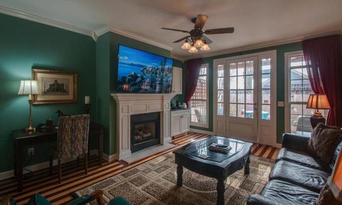 Buena Vista Casa | Vacation Home 5 Mins to Down Town 2 Bedrooms 2 Baths Garden Area Hot Tub