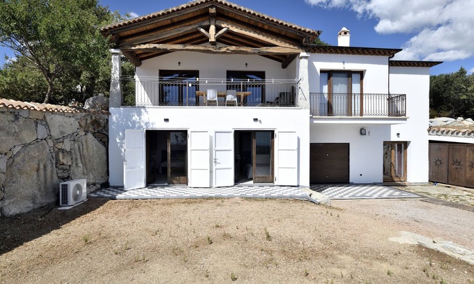 Arzana Casa | Casa de vacaciones 'Ami' con vistas al mar, terraza privada y jardín compartido