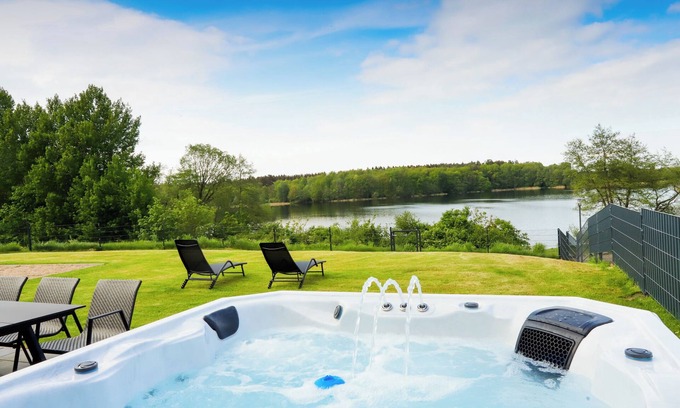 Jesendorf Casa | Vacation home at Lake Trams