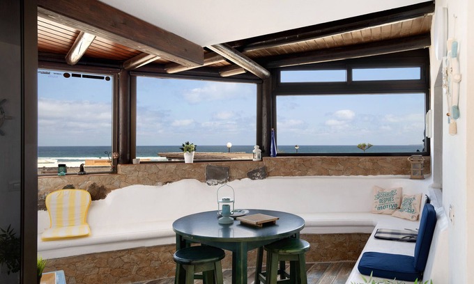 Urbanizacion Famara Casa | Casa de vacaciones 'Bungalow Famara, Lanzarote' con vistas al mar, terraza privada y Wi-Fi