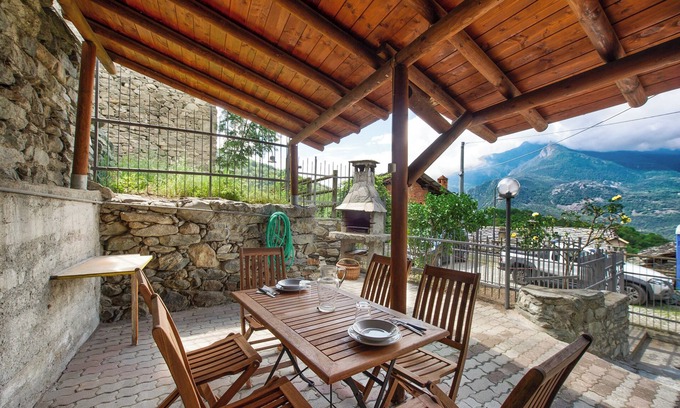 Moron Casa | Casa de vacaciones "Casa Jonathan" con vistas a la montaña, terraza privada y 2 balcones