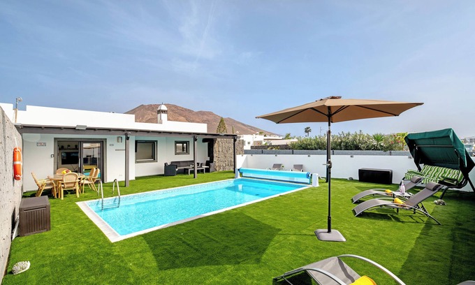 Playa Blanca Casa | Casa de vacaciones "Casa Atilana" con piscina climatizada privada, terraza privada y Wi-Fi