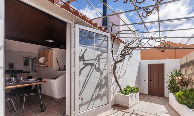 Santiago del Teide Casa | Casa de vacaciones "Casa Jacinto" con terraza en la azotea, vista al mar y a la montaña, aire acondicionado y Wi-Fi
