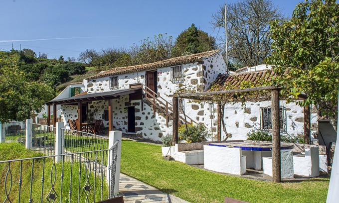 Moya Casa | Casa vacacional 'Casa Rural El Majano' con vistas a la montaña, piscina privada y Wi-Fi