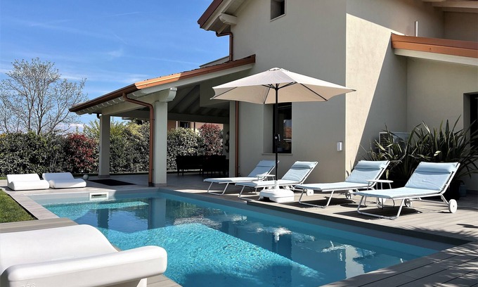 Lonato del Garda Casa | Vacation home "Casa sulle colline di Barcuzzi" Pool, garden & barbecue