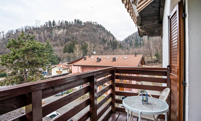 Pergine Valsugana Casa | Vacation Home "Chalet Bella Vita Pergine Valsugana" with Mountain View, Shared Terrace & Wi-Fi